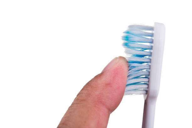 Ang pagpindot ng daliri sa pakiramdam na malambot at slim tapered toothbrush bristle